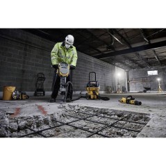 DeWALT DWV905M-QS Dust Extractor - Powerful, Efficient, and Reliable Vacuum for Clean Workspaces!